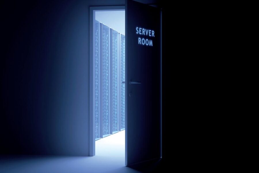 porte ouverte sur un datacenter