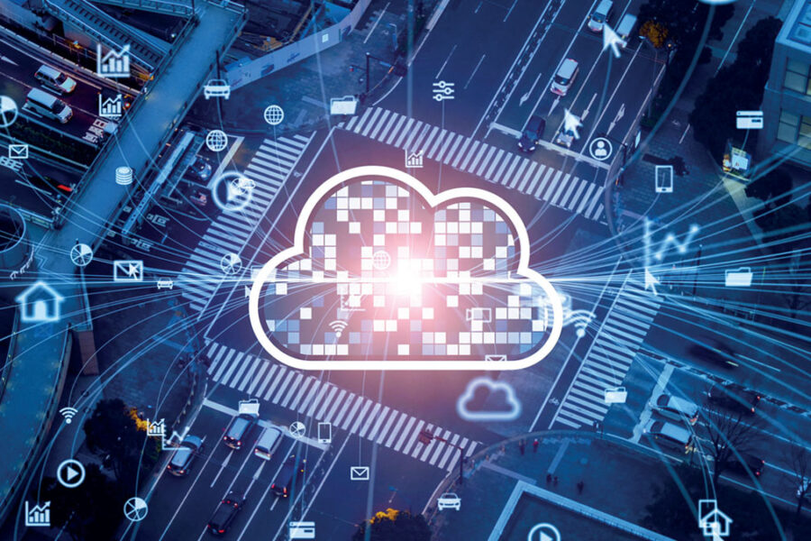illustration cloud au milieu d'un circuit electronique
