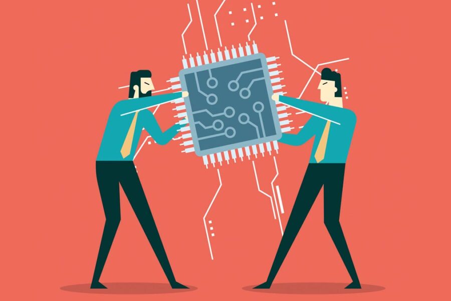 image puce électronique convoitée par 2 personnes